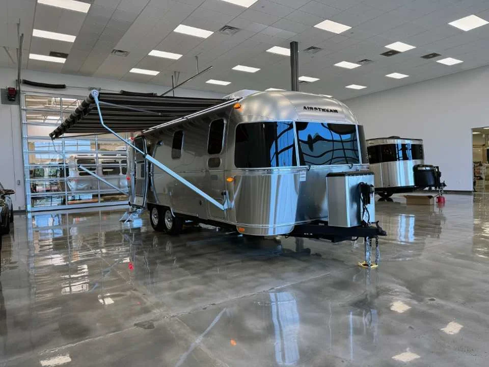 New 2027 SILVER AIRSTREAM  image 5