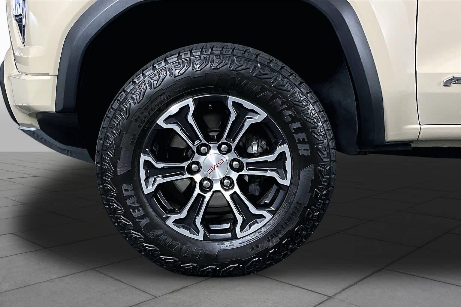 2024 GMC Canyon AT4 - Photo 9
