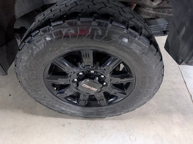 Used 2024 Black GMC AT4 image 11