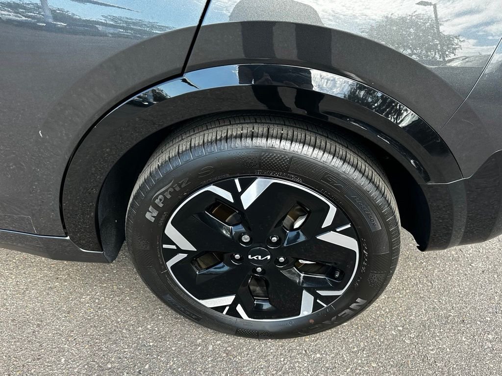 Used 2023 Gray Kia Wind image 11