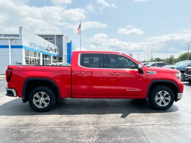 Used 2020 Cardinal Red GMC SLE image 12
