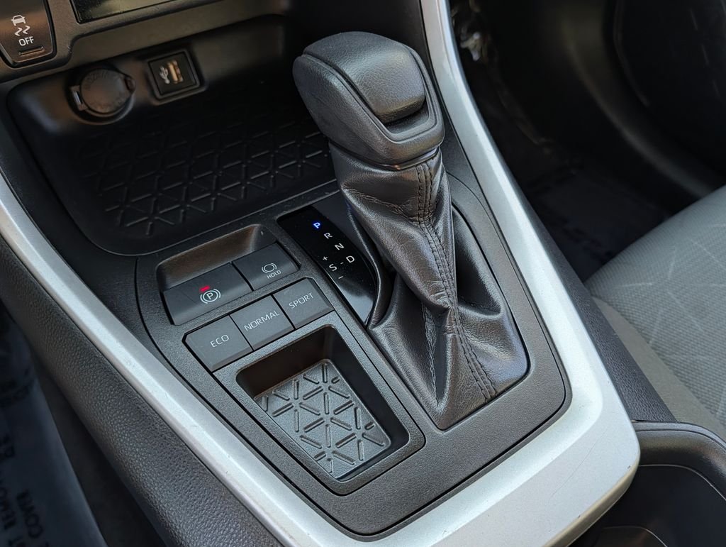 2024 Toyota RAV4 XLE - Photo 26