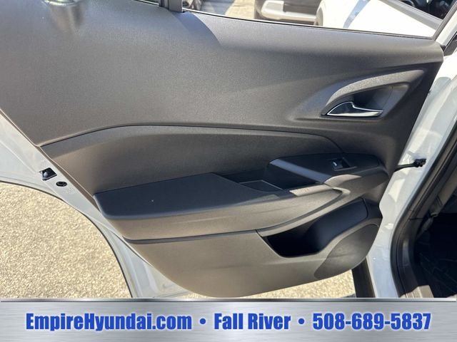 2025 Chevrolet Trax LT - Photo 16