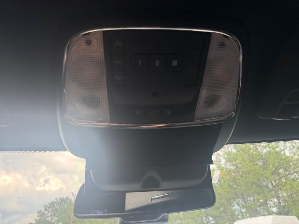 Used 2015 Silver Dodge R/T image 36