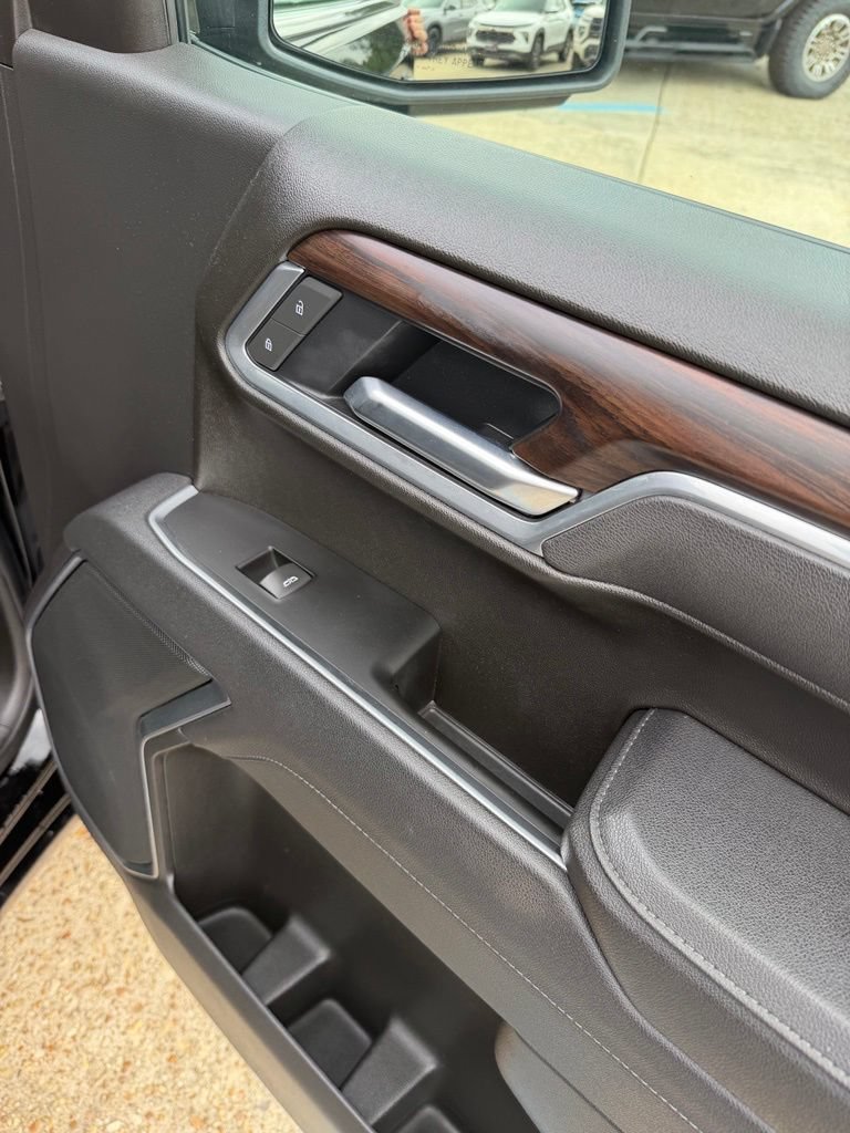 Used 2025 Onyx Black GMC SLT image 23