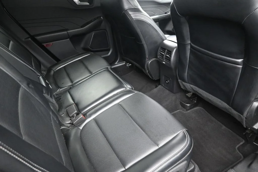Used 2023 Silver Ford Platinum image 10