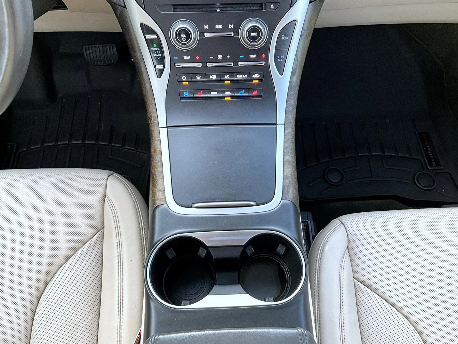 Used 2017 White Lincoln Reserve image 15