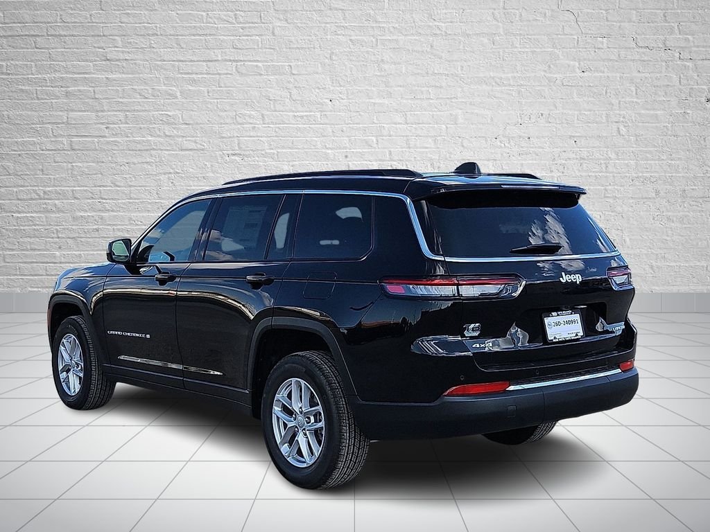 New 2026 Diamond Black Crystal Pearl-Coat Exterior Paint Jeep Laredo image 3