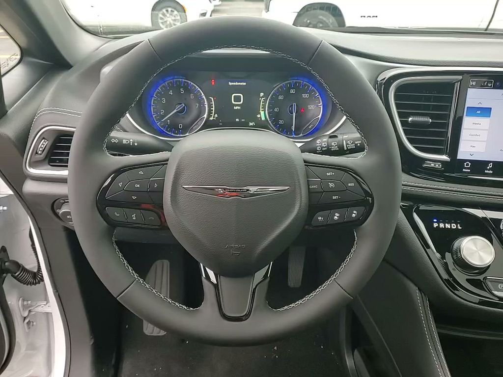 2026 Chrysler Pacifica Limited - Photo 15