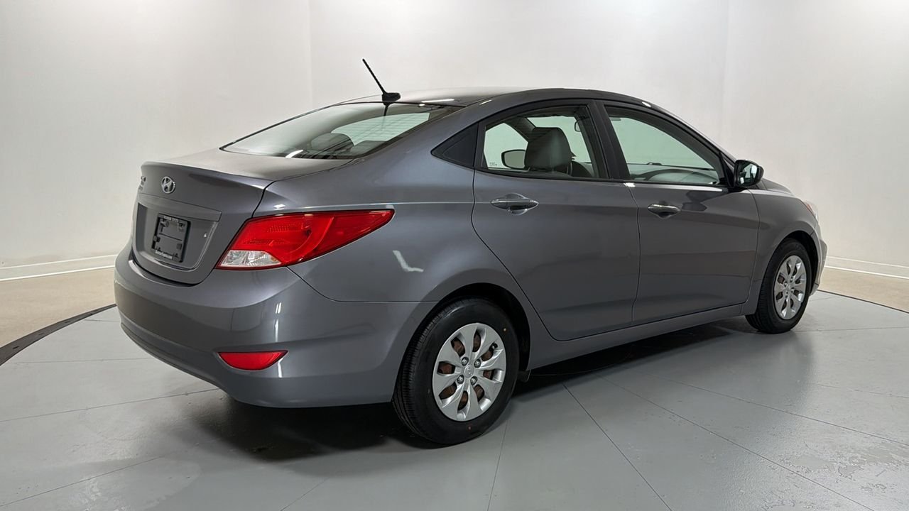 Used 2017 Gray Hyundai SE image 5