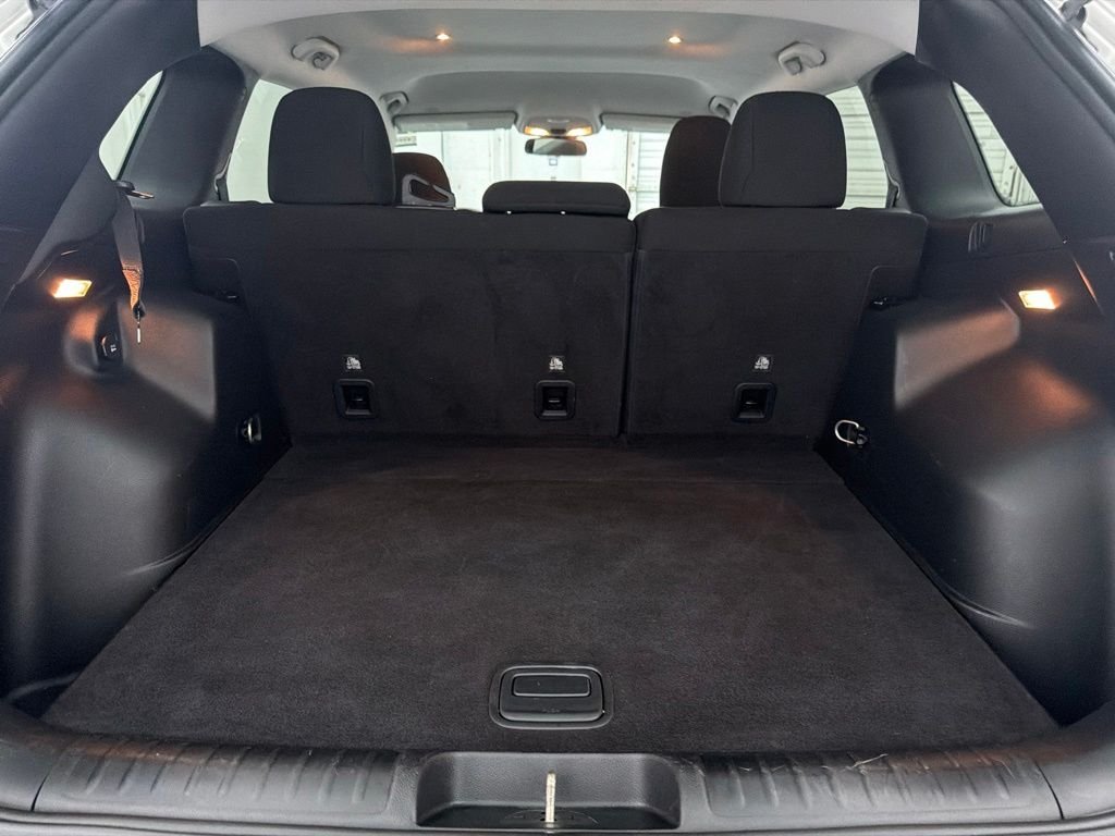 Used 2020 White Jeep Latitude image 24