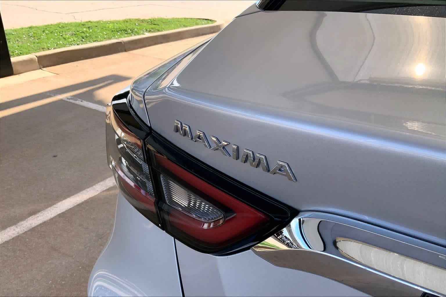 Used 2022 Brilliant Silver Metallic Nissan SV image 10