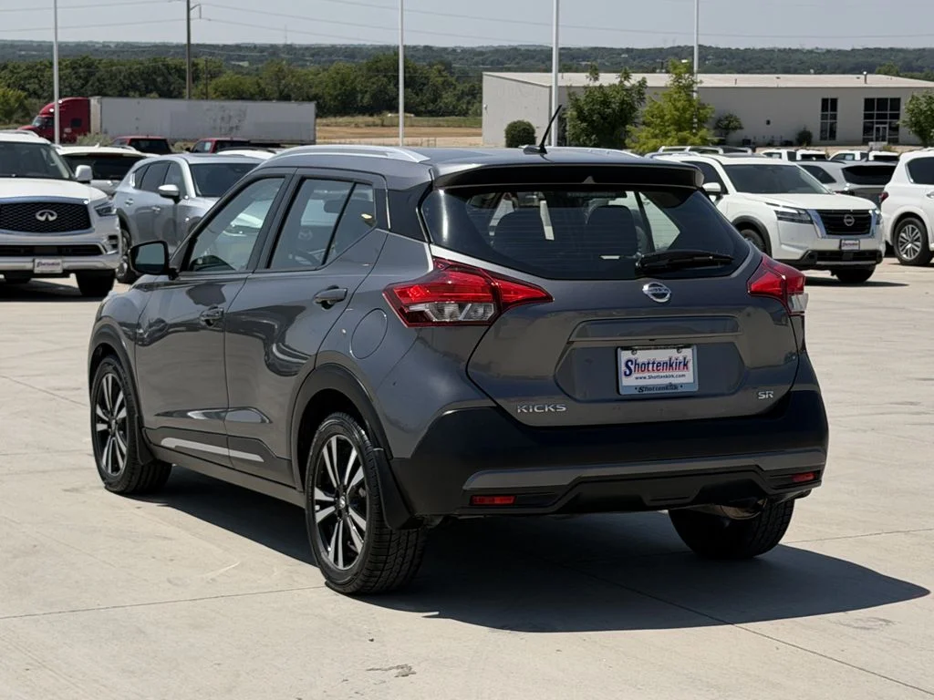 Used 2019 Gray Nissan SR image 4