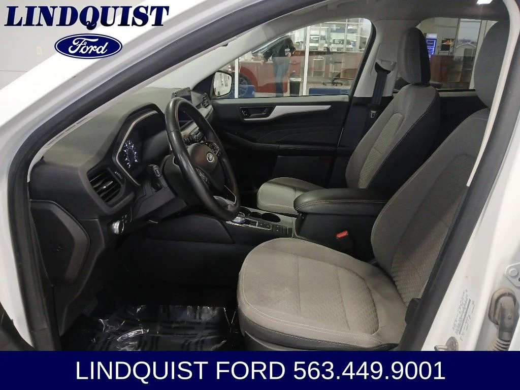 Used 2022 Oxford White Ford SE image 11