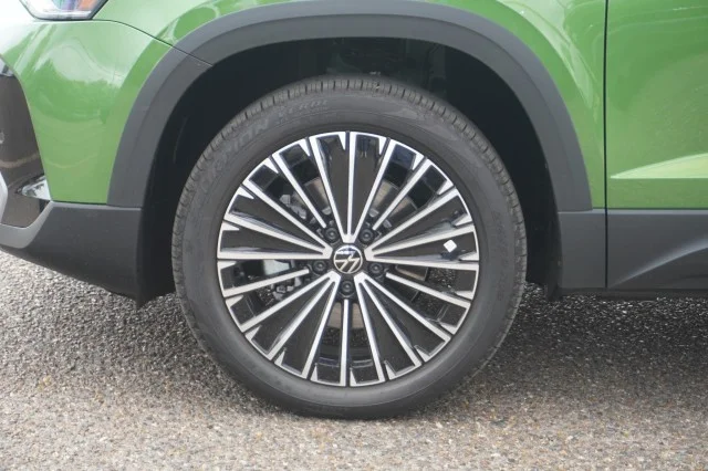 New 2026 Bright Moss Green Metallic Volkswagen 1.5T SE image 13