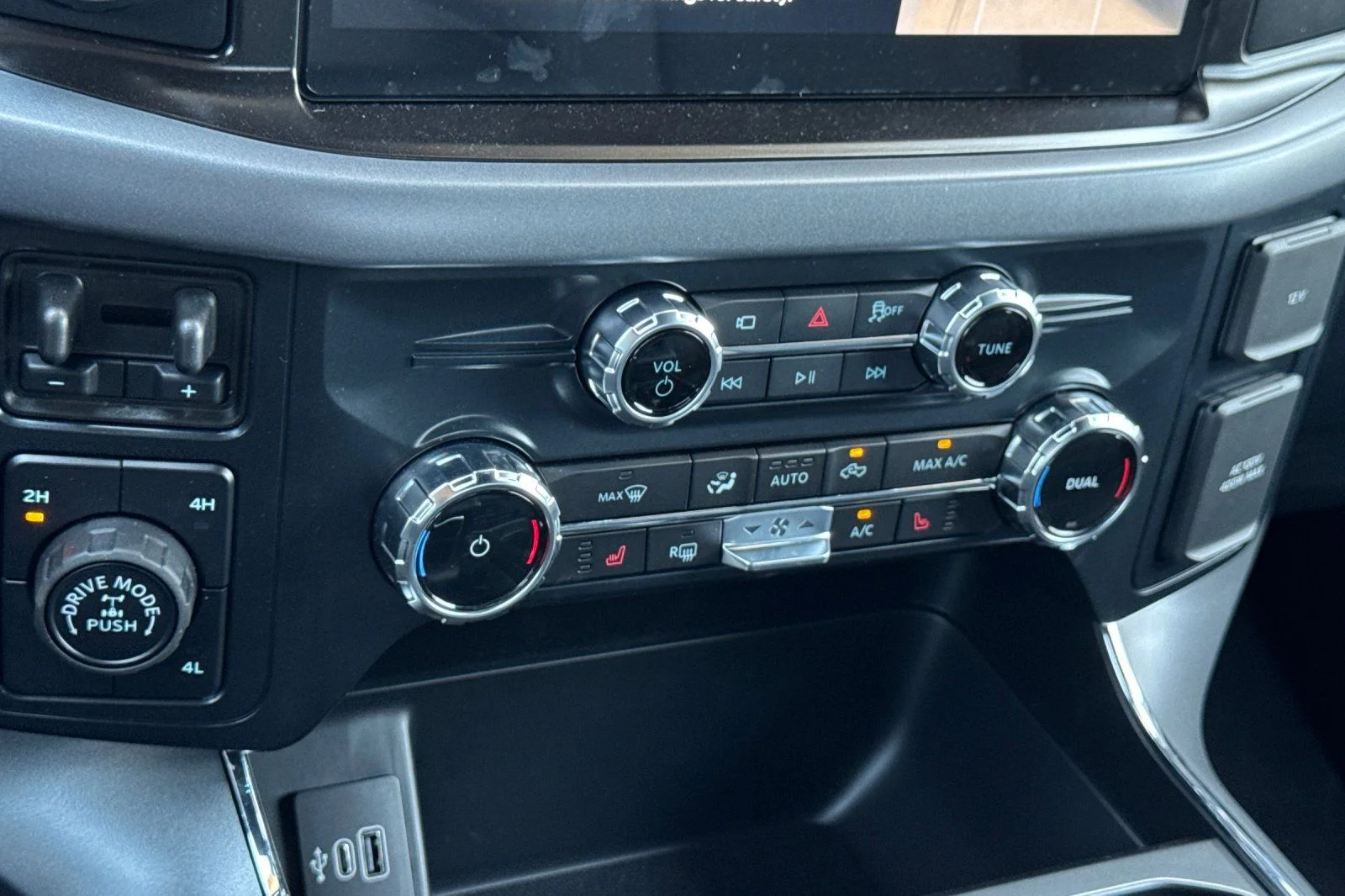 New 2026 Oxford White Ford XLT image 19