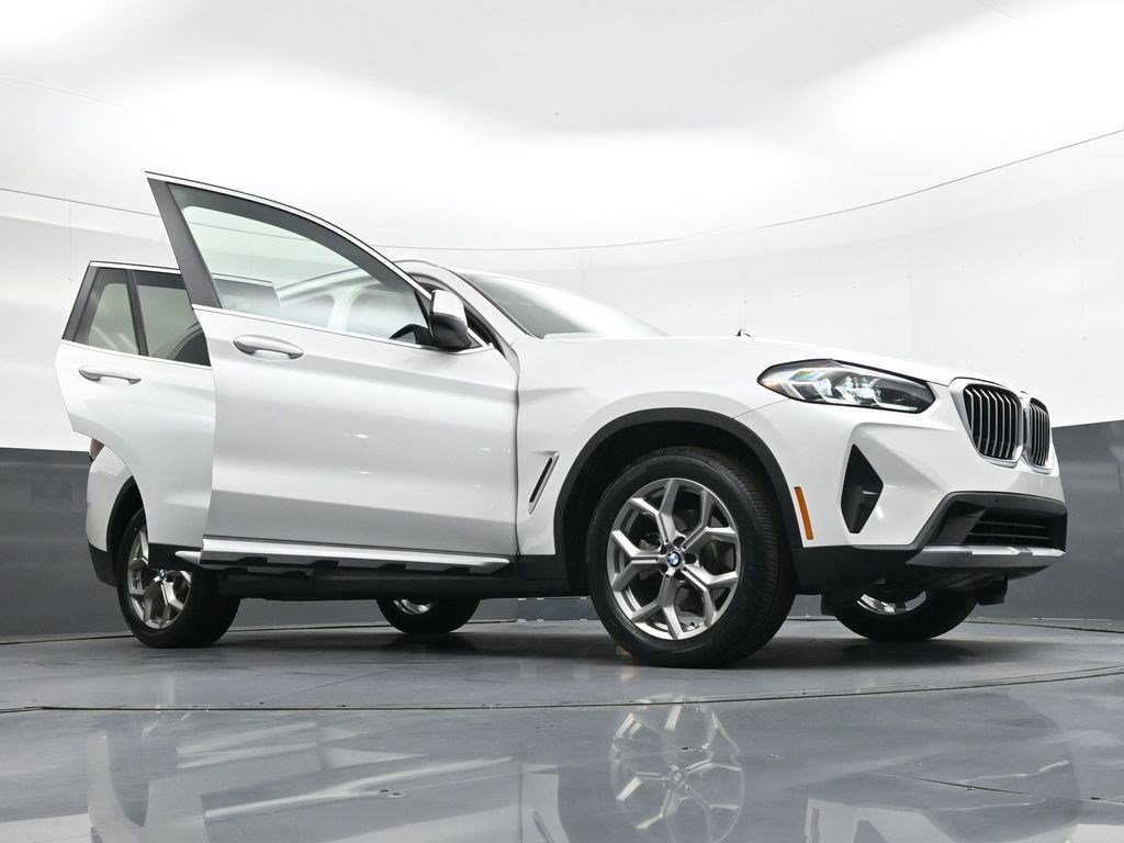 Used 2024 White Metallic BMW xDrive30i image 39
