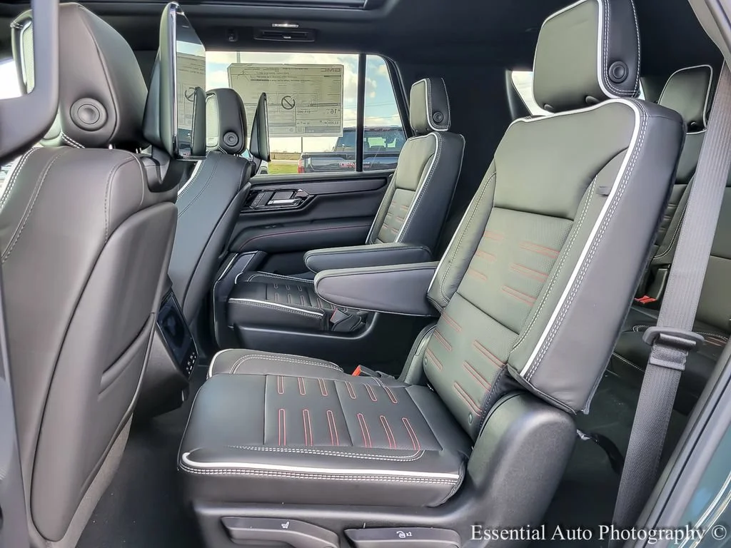 2026 GMC Yukon AT4 Ultimate - Photo 10