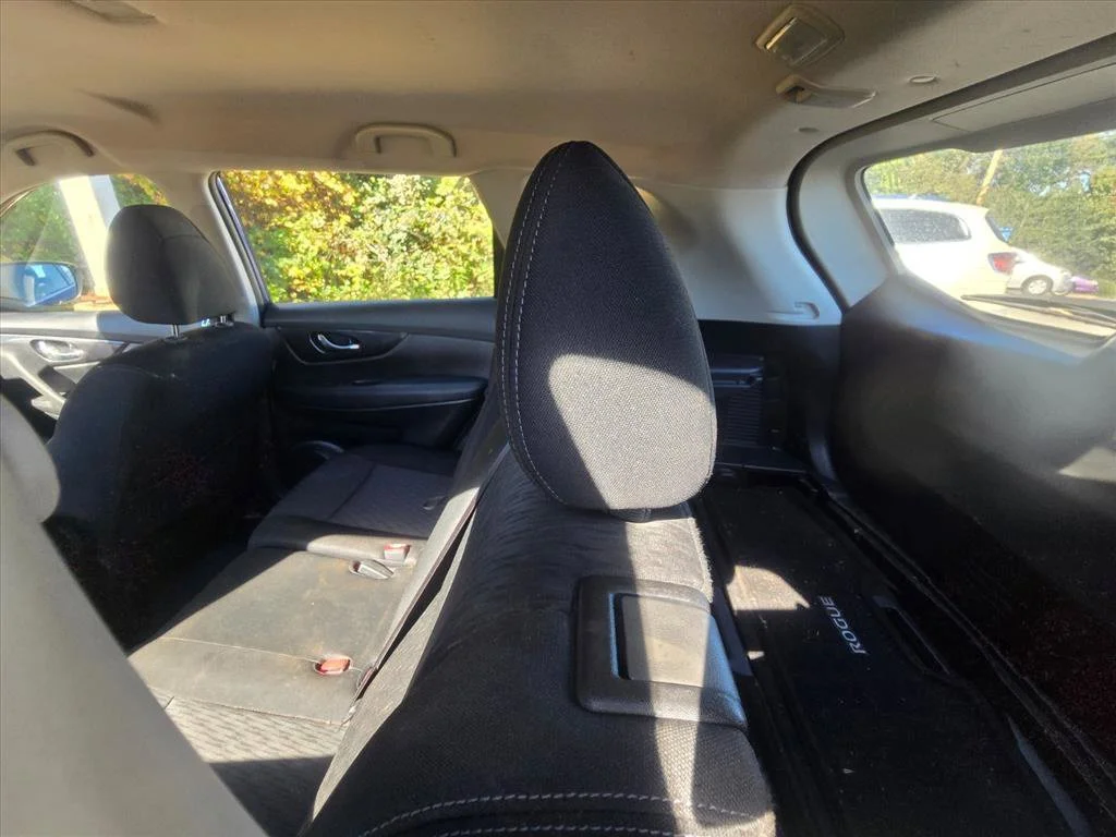 Used 2018 Blue Nissan S image 6