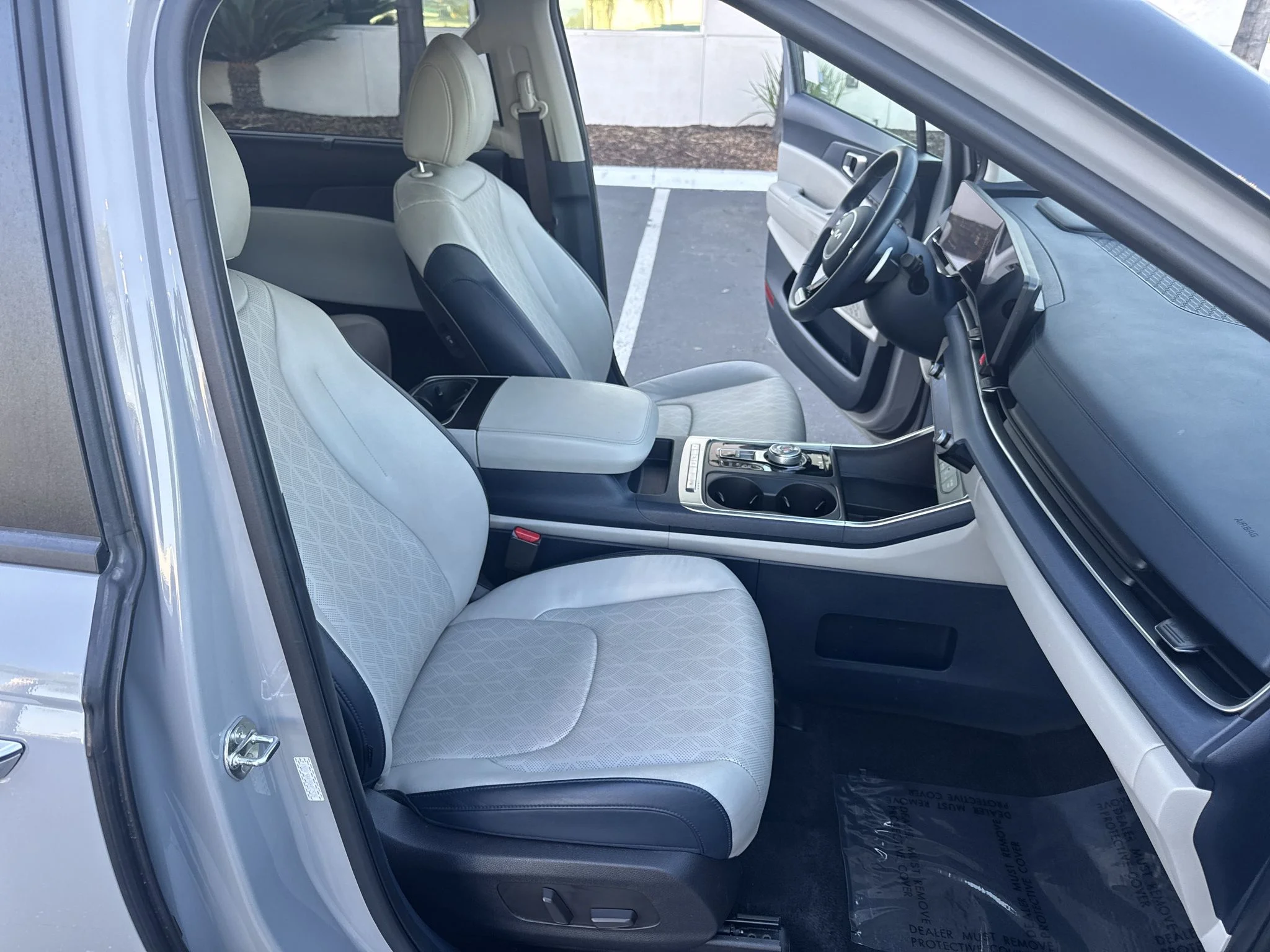 Used 2025 CERAMIC SILVER Kia EX image 33