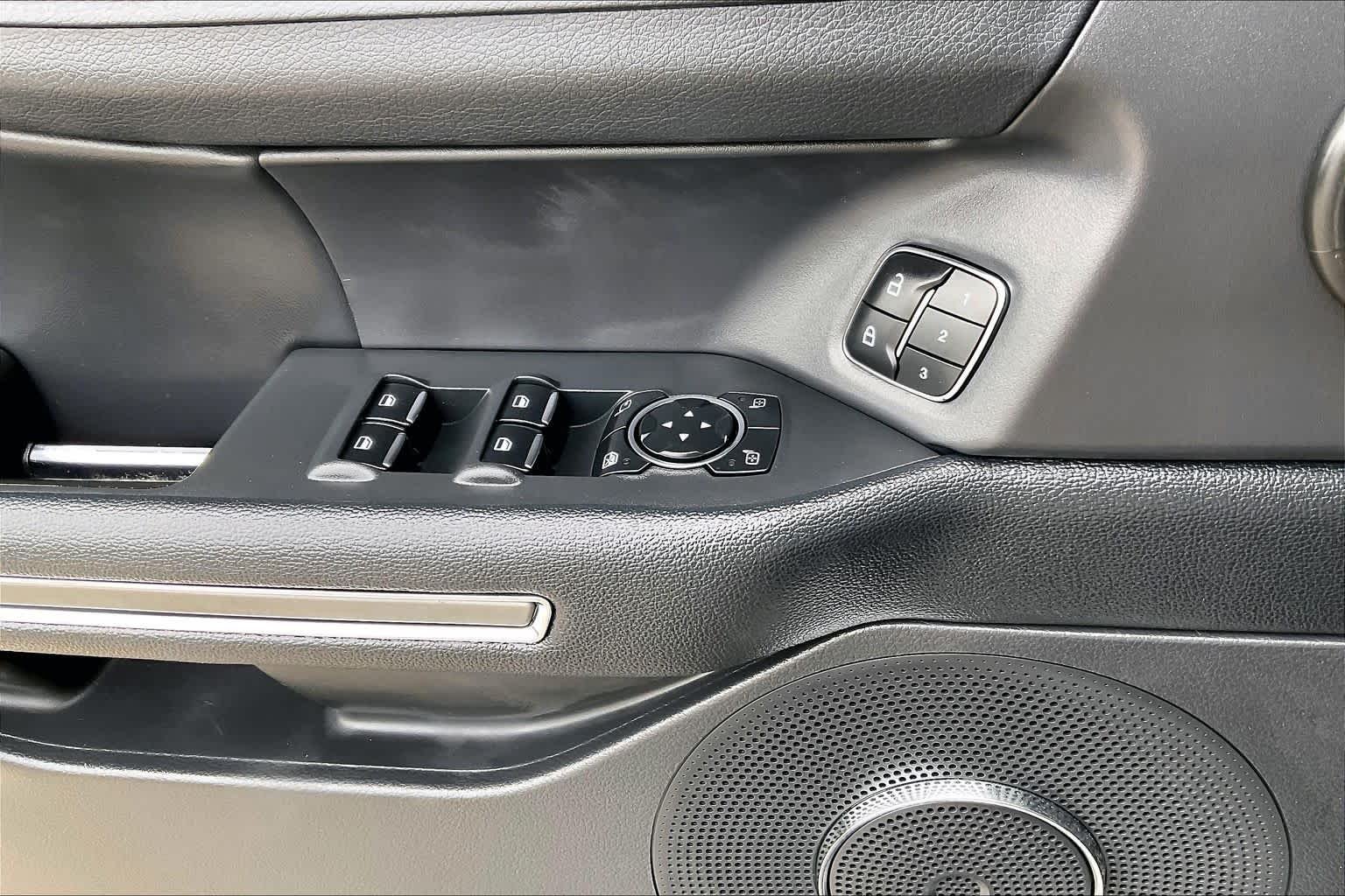 Used 2024 Star White Metallic Tri-Coat Ford XLT image 33