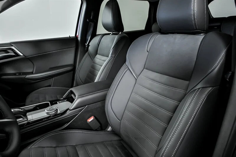 2025 Mitsubishi Outlander SE - Photo 13