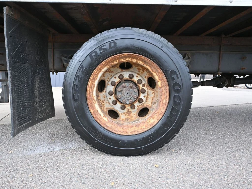 Used 2013 Blue International Series 4400 image 23