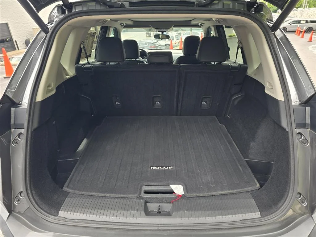Used 2021 Gray Nissan SV image 25