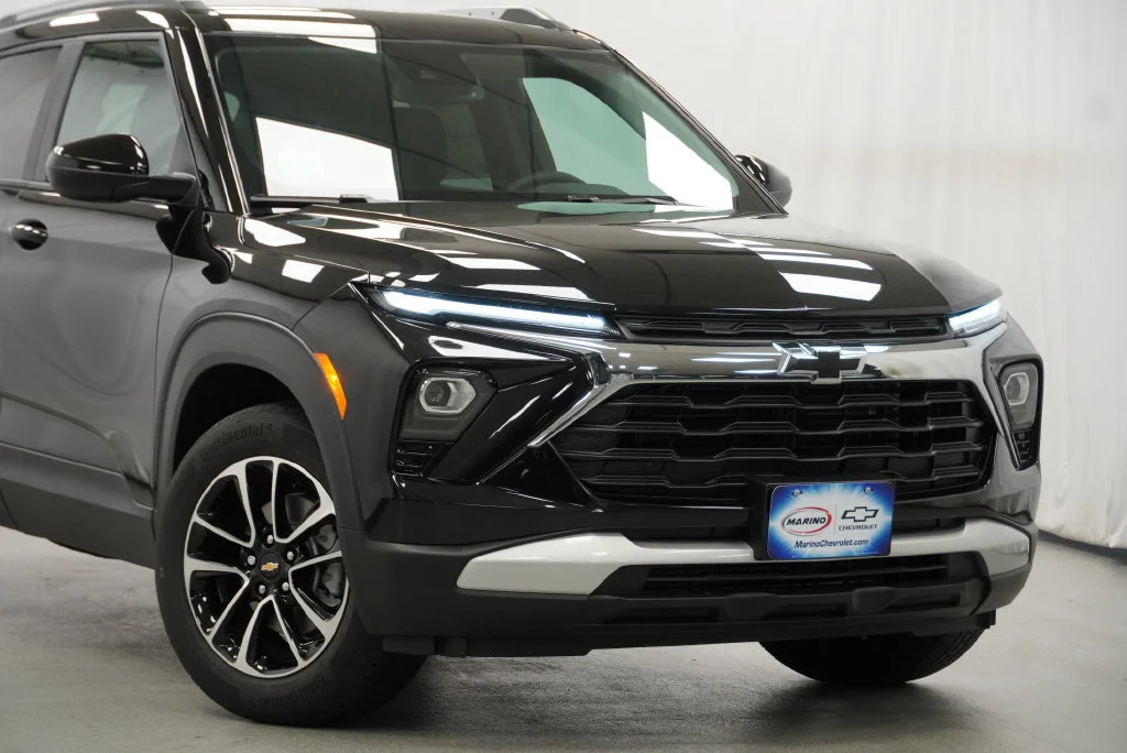 New 2026 Mosaic Black Metallic Chevrolet LT image 7