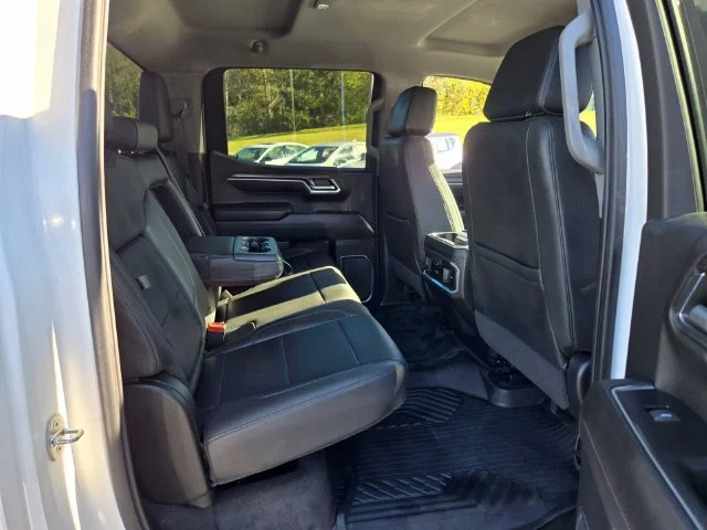 Used 2022 SUMMIT WHITE Chevrolet LTZ image 20