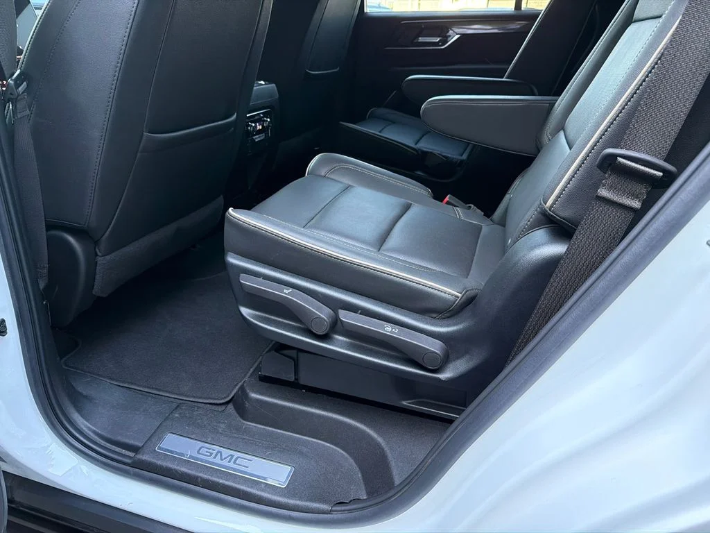 Used 2025 White GMC Elevation image 21