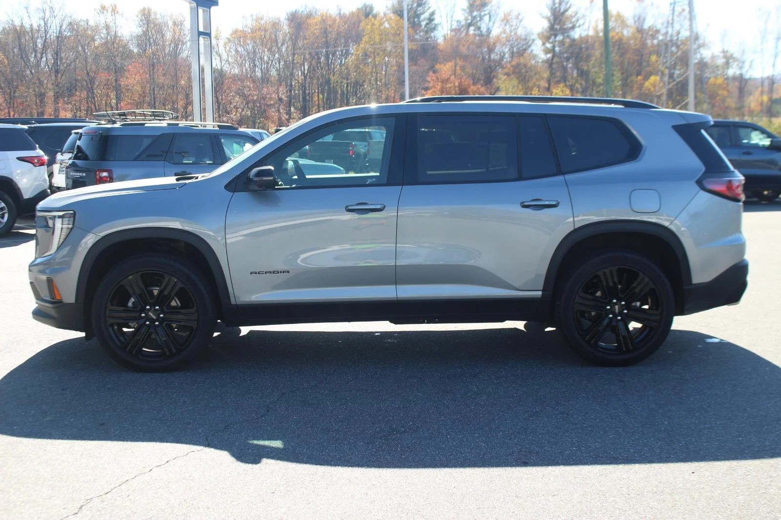 New 2025 Sterling Metallic GMC Elevation image 4
