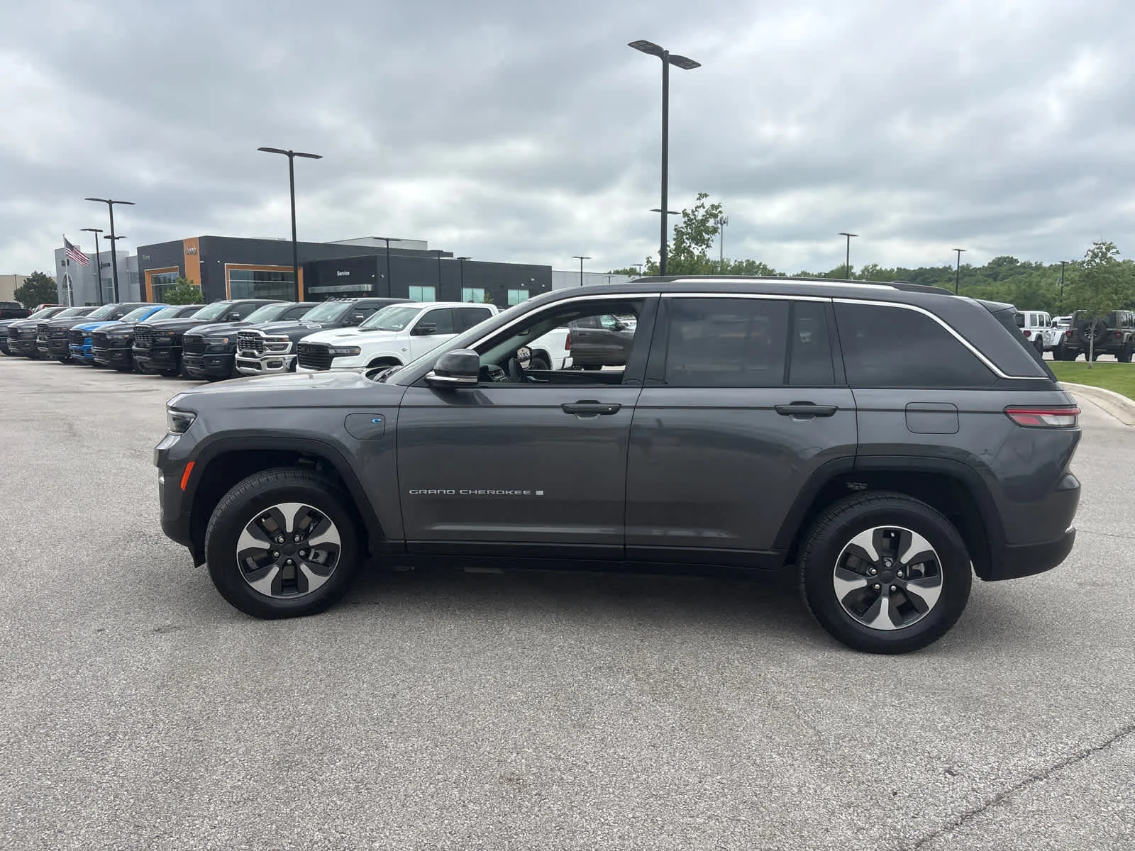 Used 2022 Baltic Gray Metallic Clearcoat Jeep  image 5