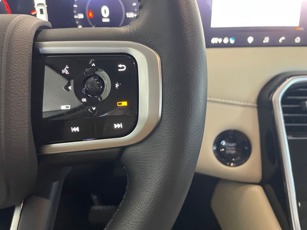 Used 2025 White Nissan Platinum image 15