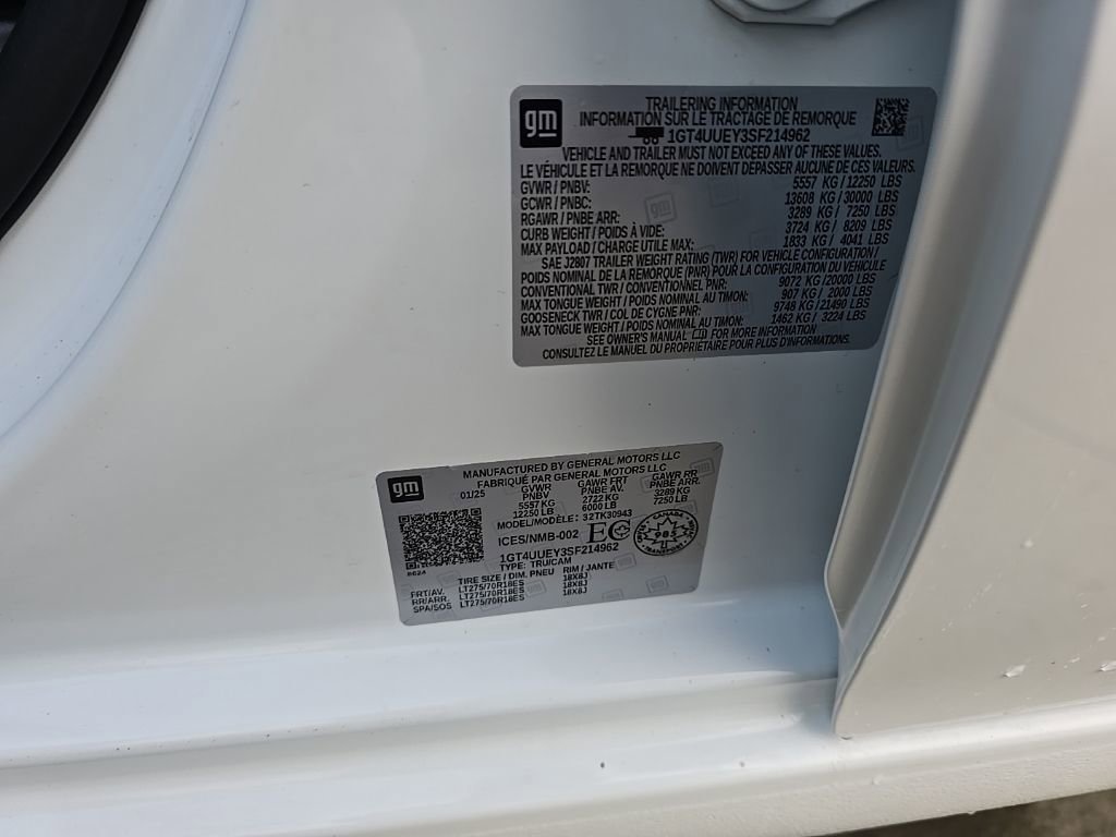 Used 2025 Summit White GMC SLT image 38