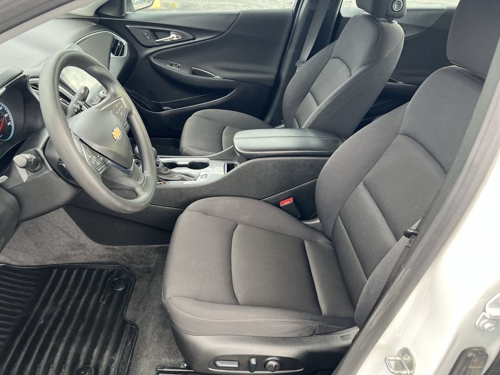 Used 2024 Summit White Chevrolet 1LT image 17
