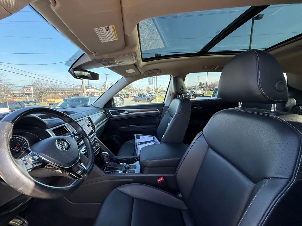 Used 2018 Silver Volkswagen SEL image 12