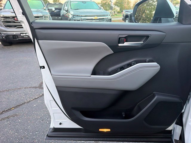 New 2026 Wind Chill Pearl <sup>1</sup> Toyota  XLE image 10