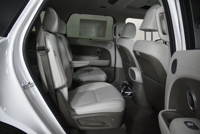 New 2026 White Hyundai SEL Premium 7P image 21