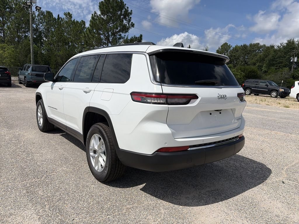 New 2026 Bright White Clear-Coat Exterior Paint Jeep Laredo X image 4