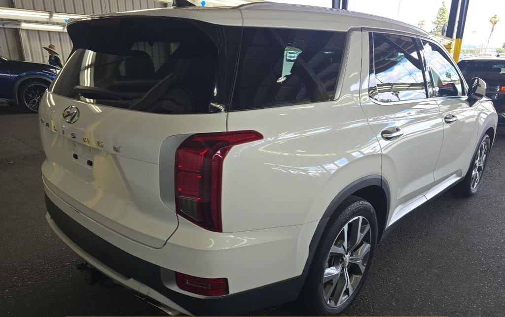 Used 2022 White Hyundai SEL image 3