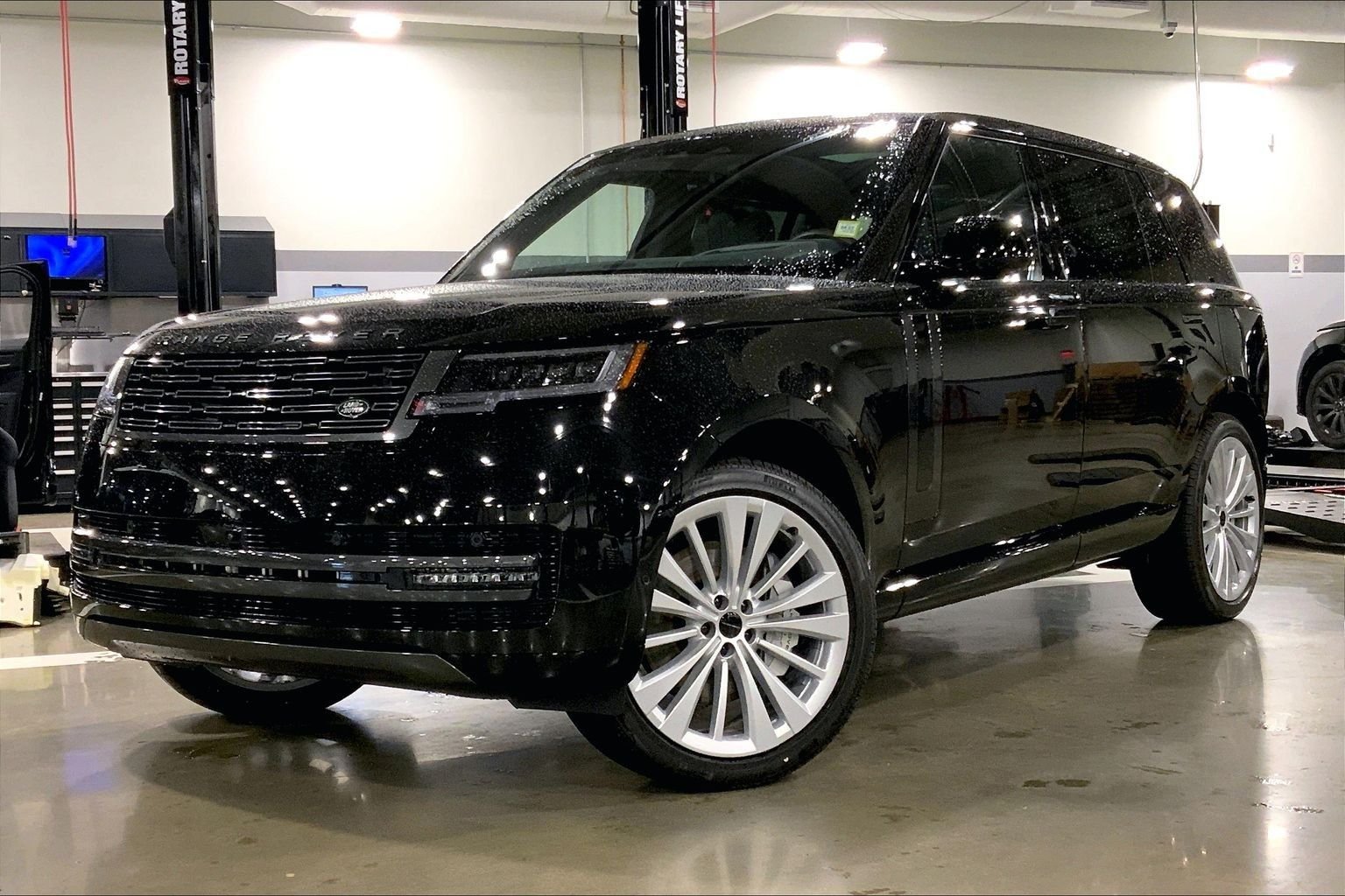2026 Land Rover Range Rover 4.4 SE LWB 7's photo