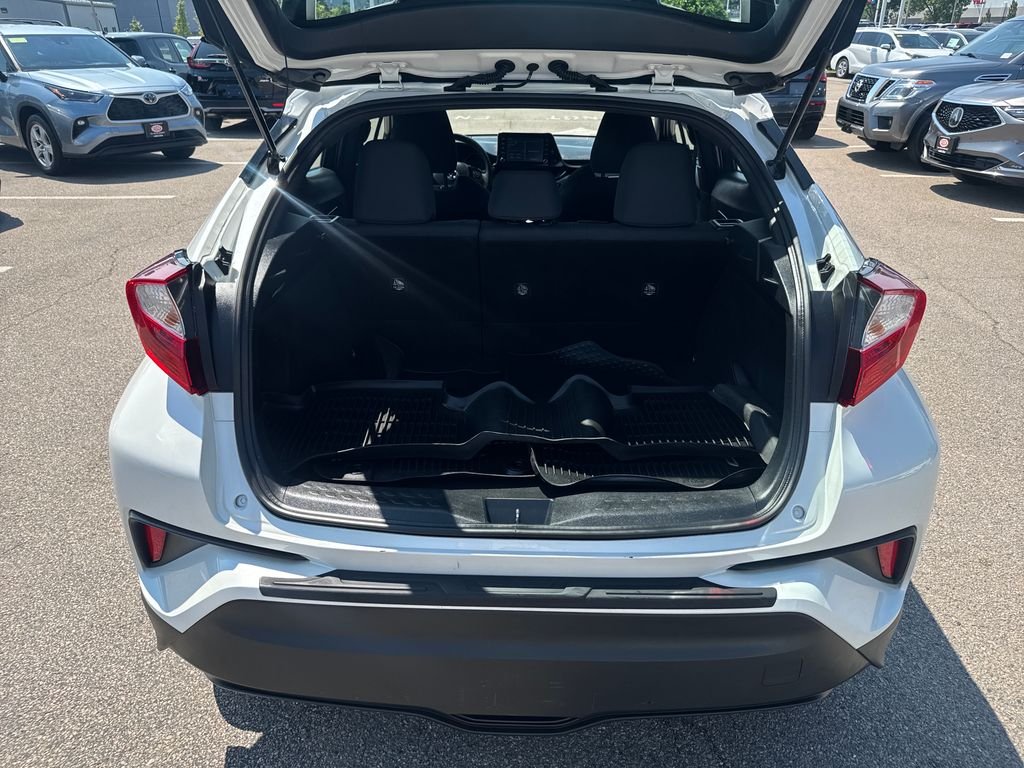 Used 2019 White Toyota LE image 7