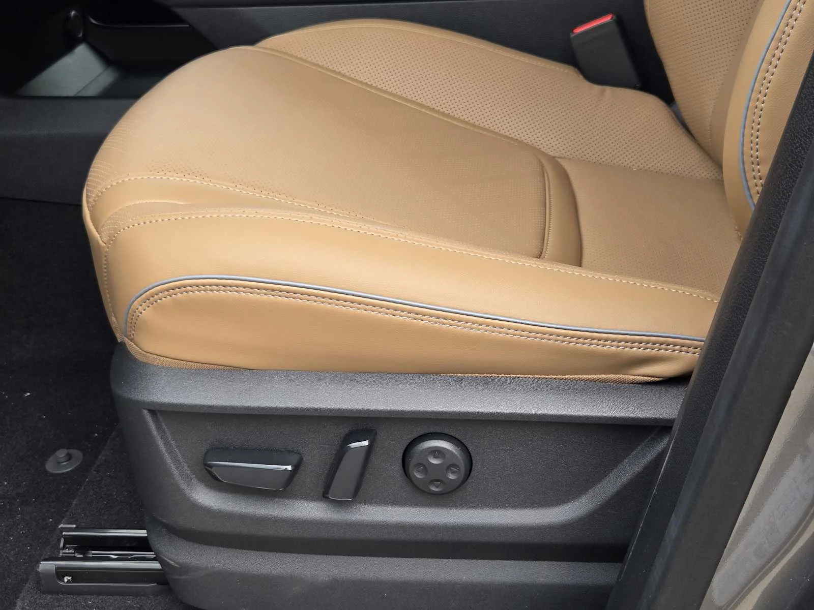 New 2026 DYNAMIC METAL INFINITI Luxe 2WD image 16