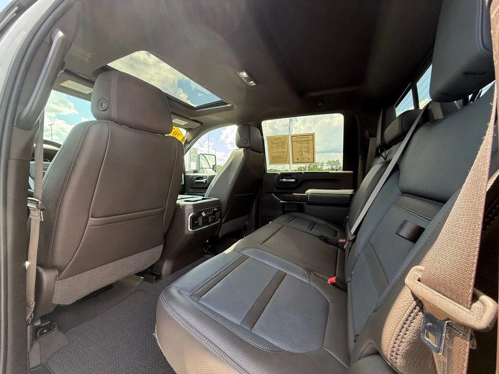 Used 2023 White GMC Denali image 23