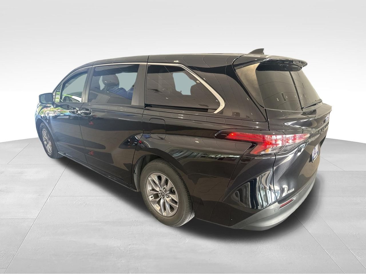 Used 2022 Black Toyota XLE image 6