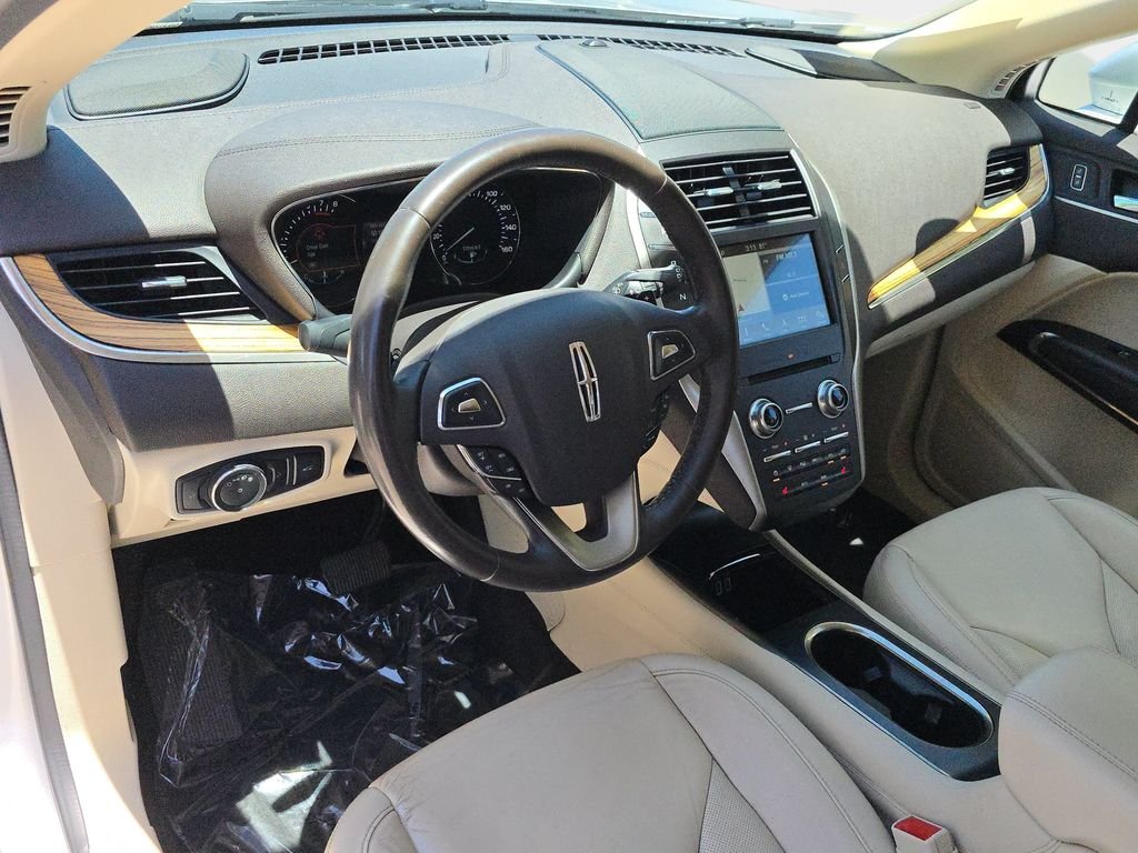 Used 2016 Silver Lincoln Select image 19