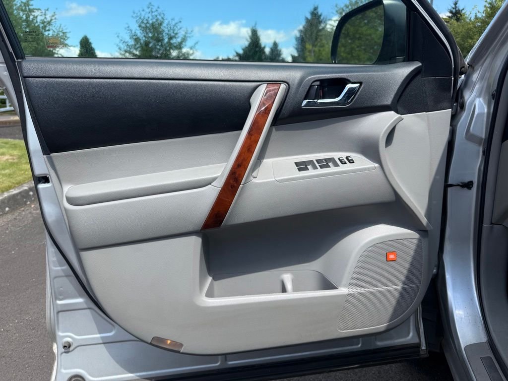 Used 2012 Classic Silver Metallic Toyota Limited image 18