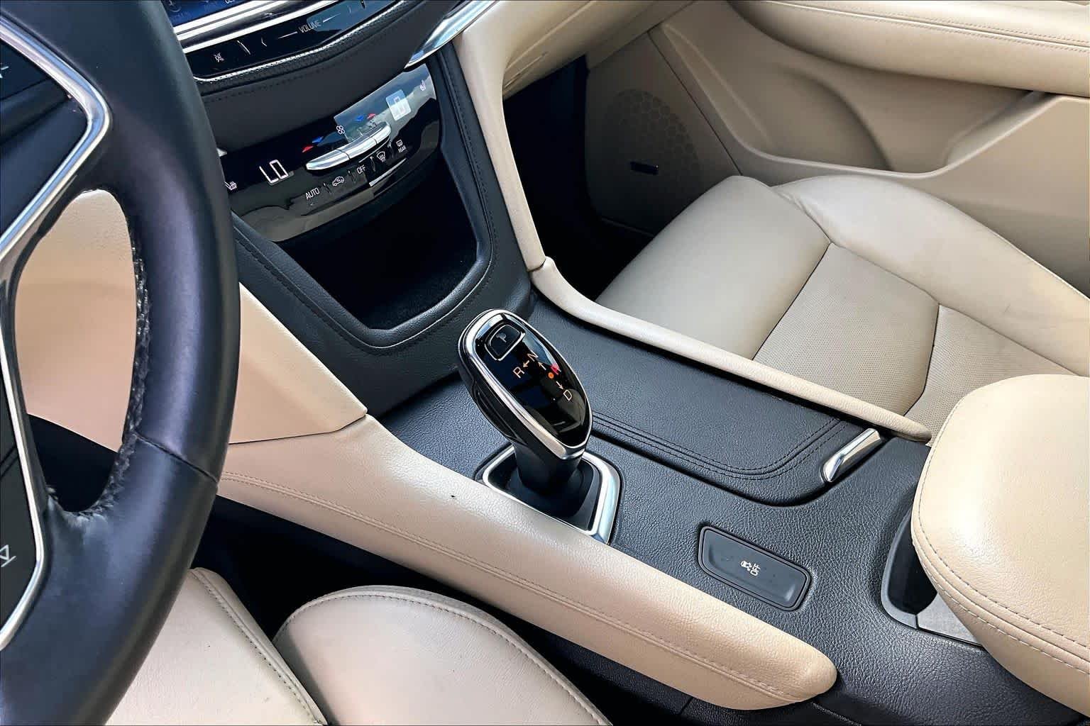 Used 2017 Crystal White Tricoat Cadillac Luxury FWD image 15