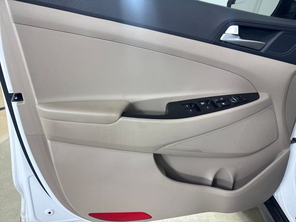 Used 2019 White Hyundai SE image 18